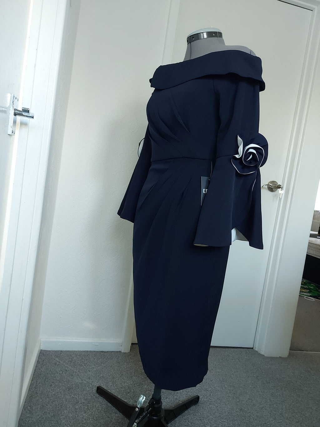 Navy blue contrast trumpet sleeves off-shoulder dress-3