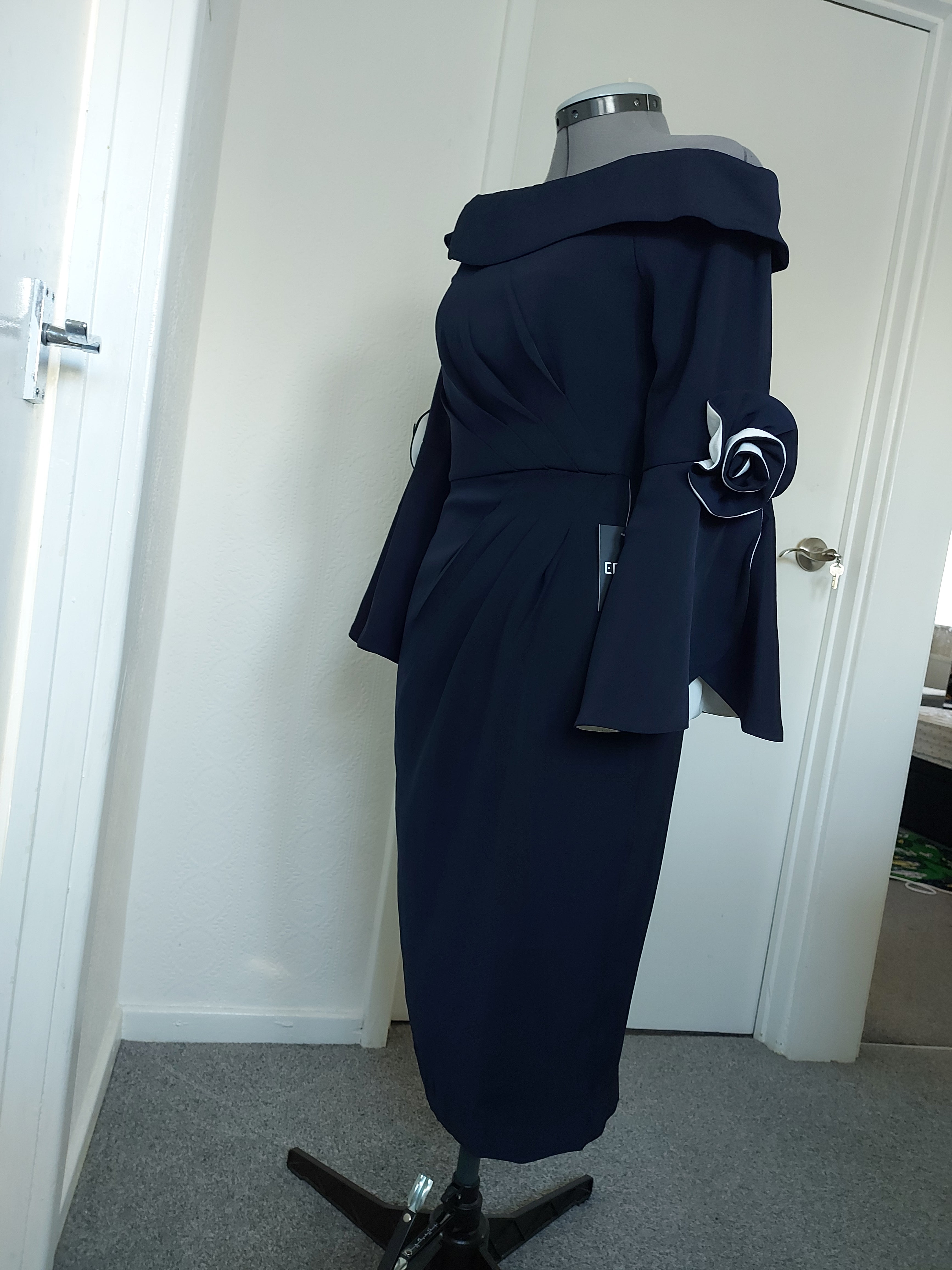 Navy blue contrast trumpet sleeves off-shoulder dress-3