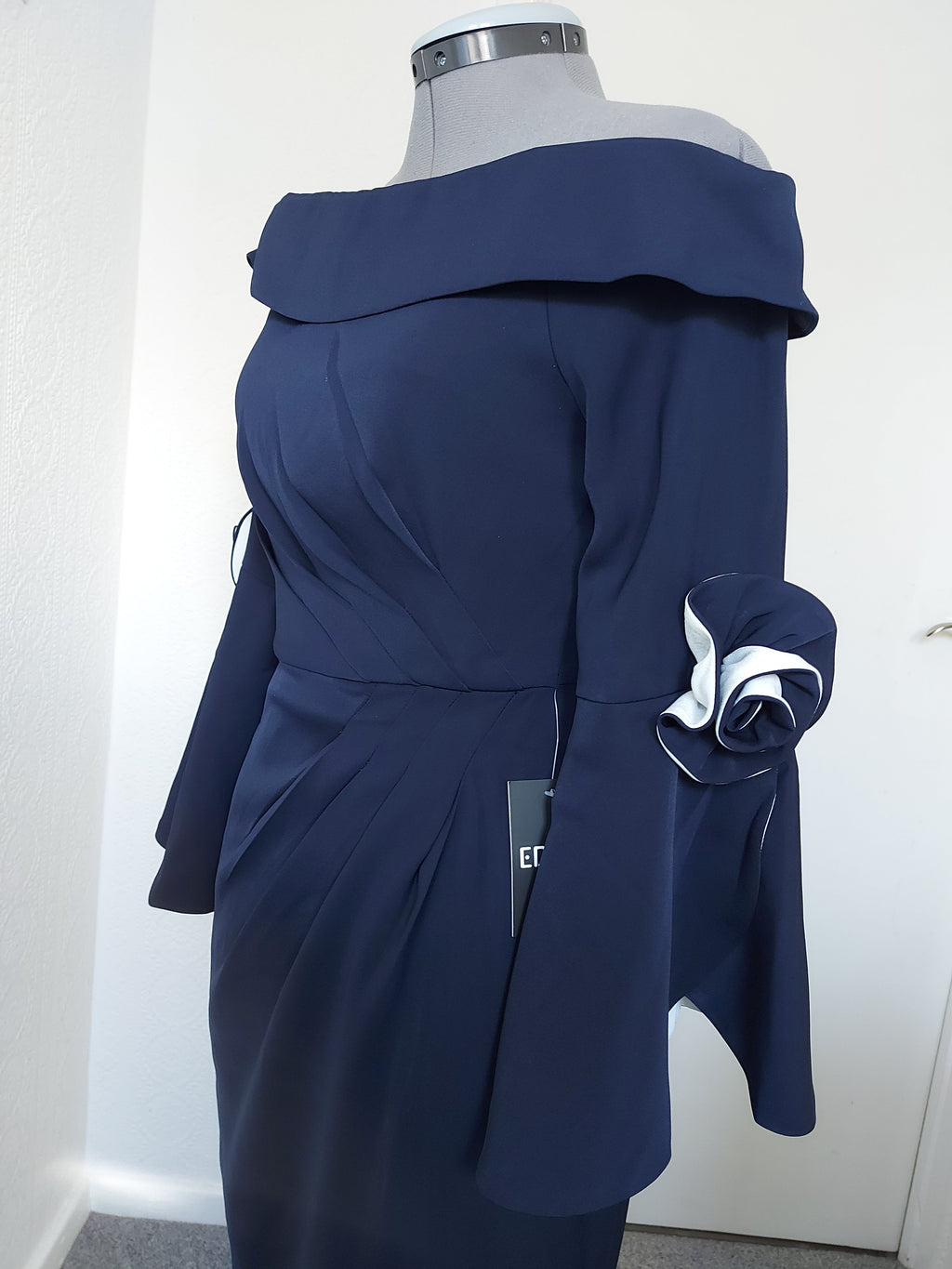 Navy blue contrast trumpet sleeves off-shoulder dress-4