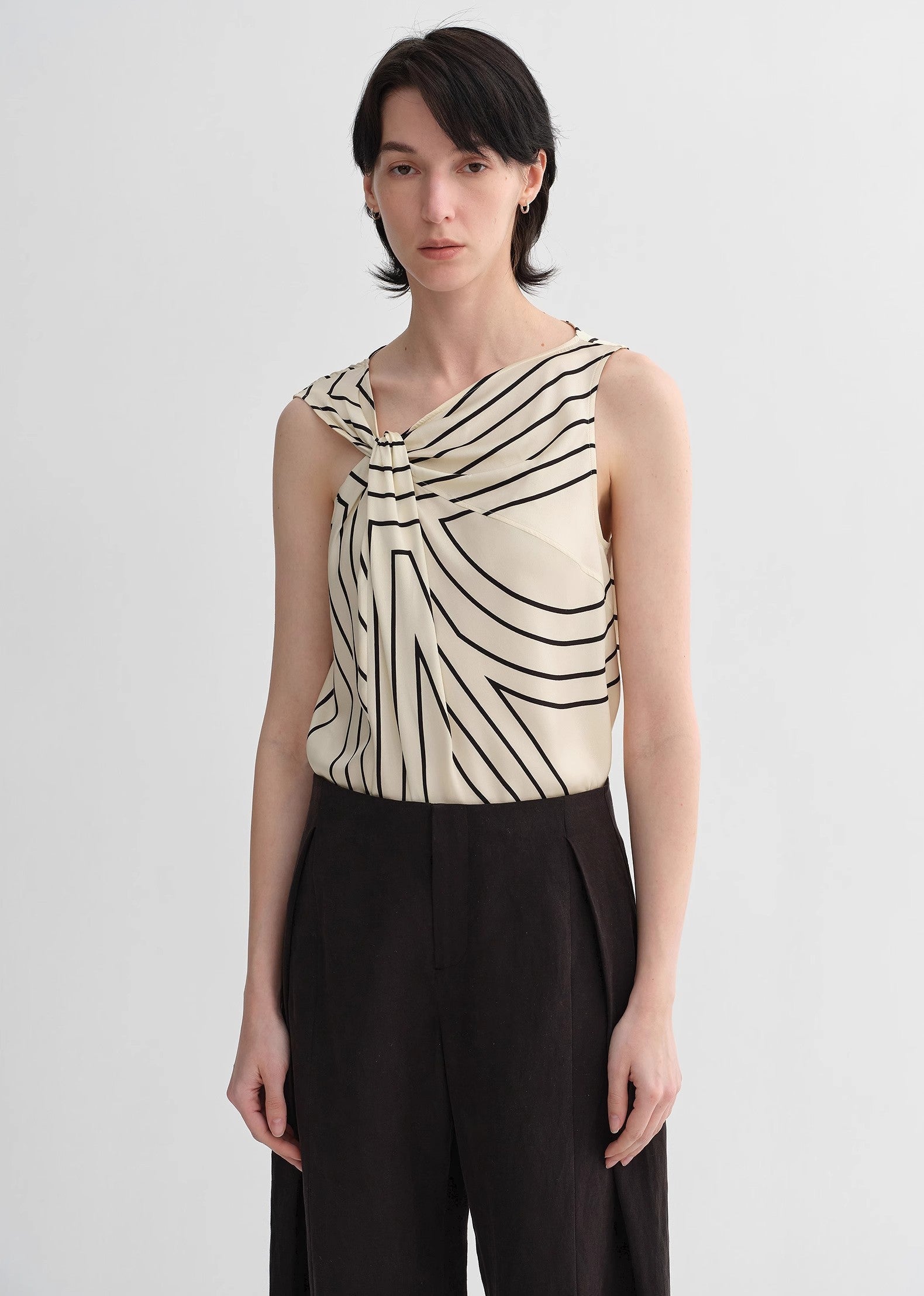 Elastic silk twisted collar original geometric print slim fit multi-occasion T-shirt sleeveless vest for women-4