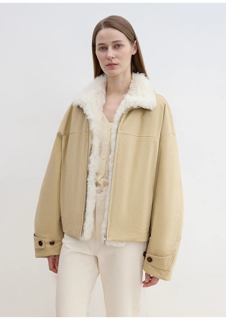 "Rebellious Escape" detachable contrasting color shearling fur collar down short parka-4