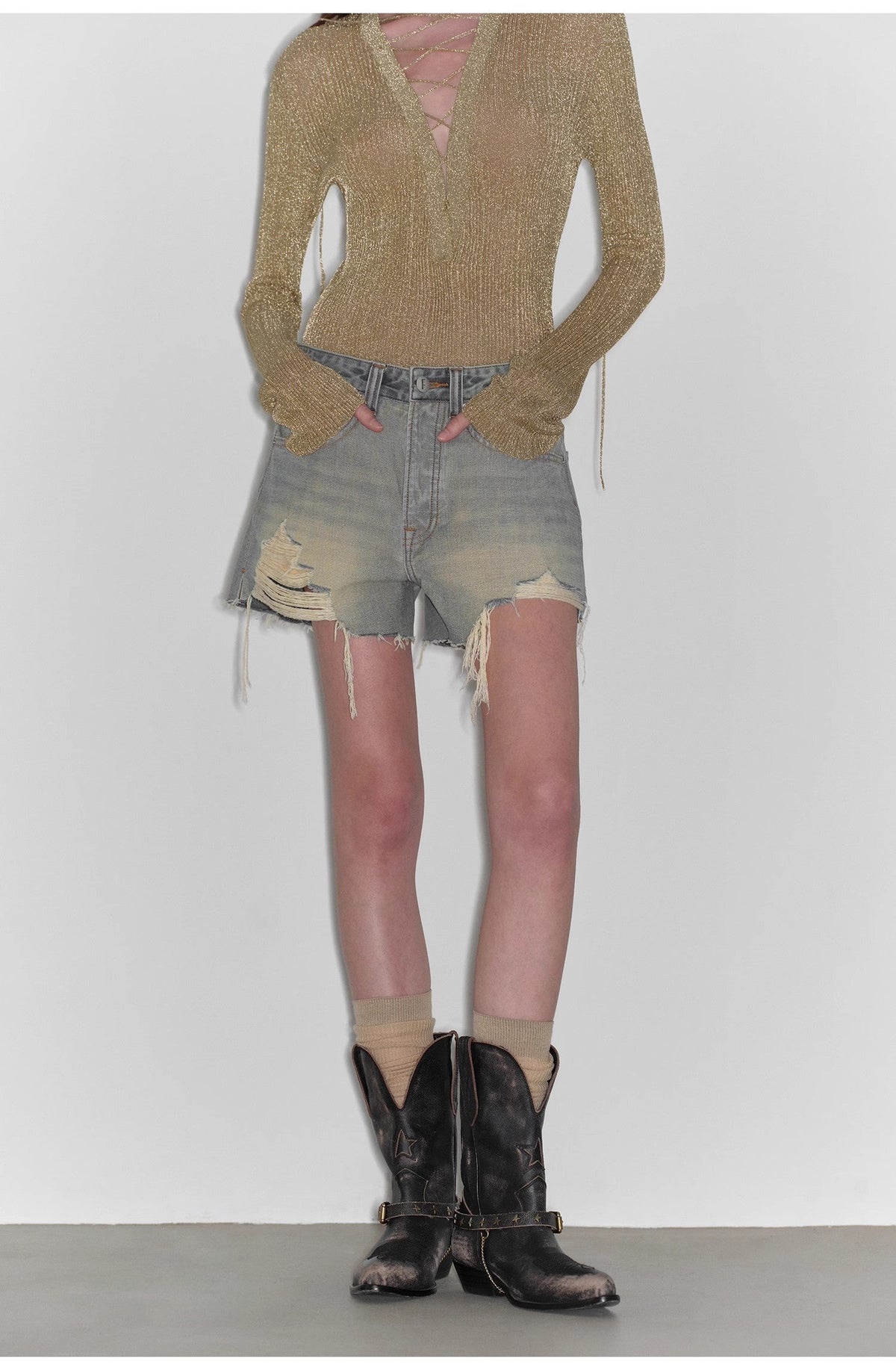 "Blue and Pink Rhythm" Retro and fashionable A-line silhouette, ripped and slim-fitting denim shorts-4