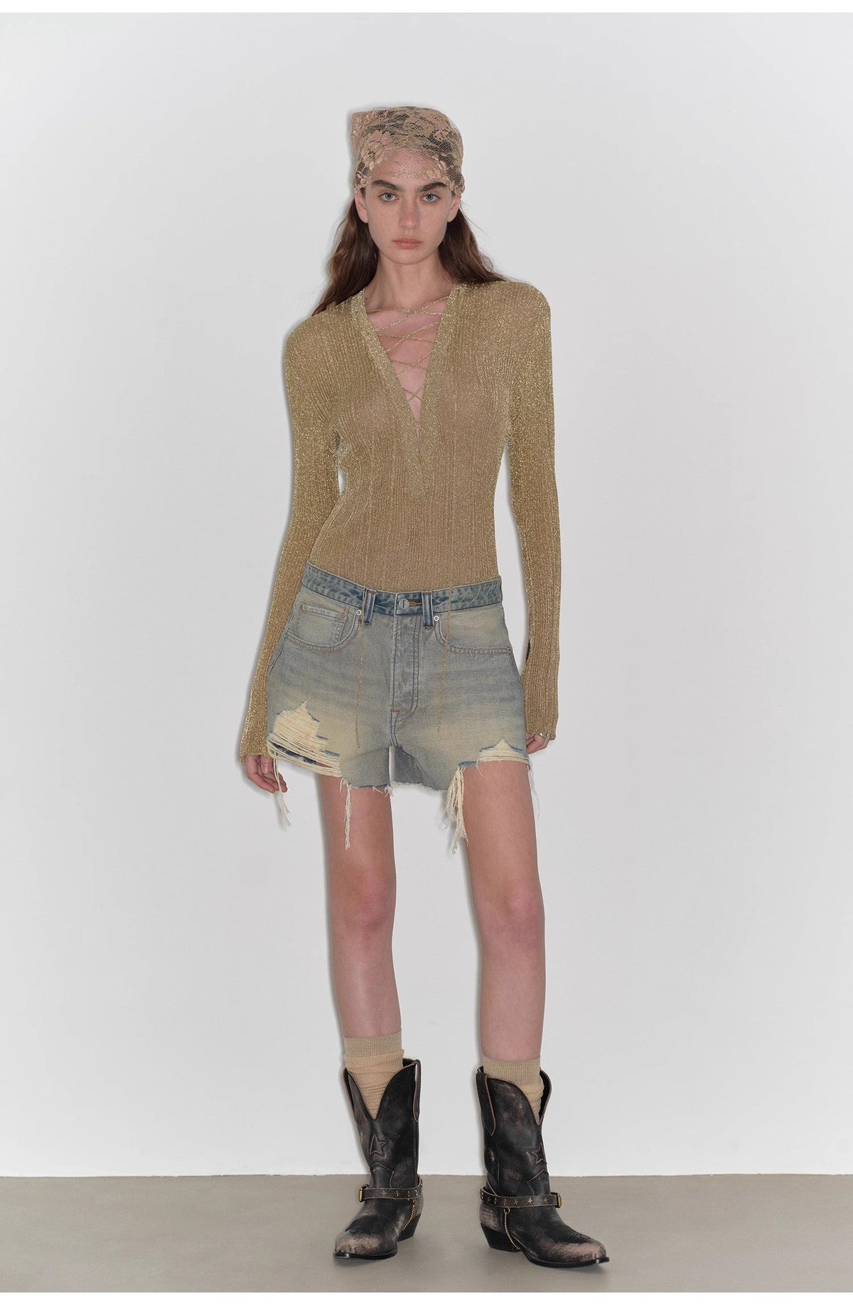 "Blue and Pink Rhythm" Retro and fashionable A-line silhouette, ripped and slim-fitting denim shorts-0