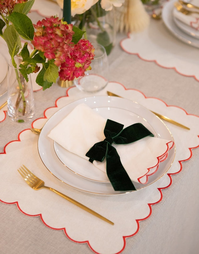 Linen Table Placemat and Napkins Set with Embroidered Scalloped Edges-2