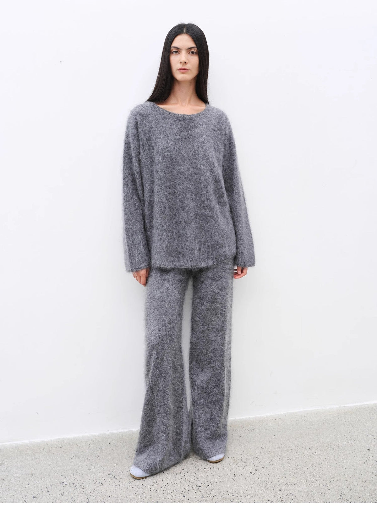 "Half-Ripe Winter" Cashmere Comfortable Loose-Fit Crewneck Sweater and Straight-Leg Knit Pants Set-10