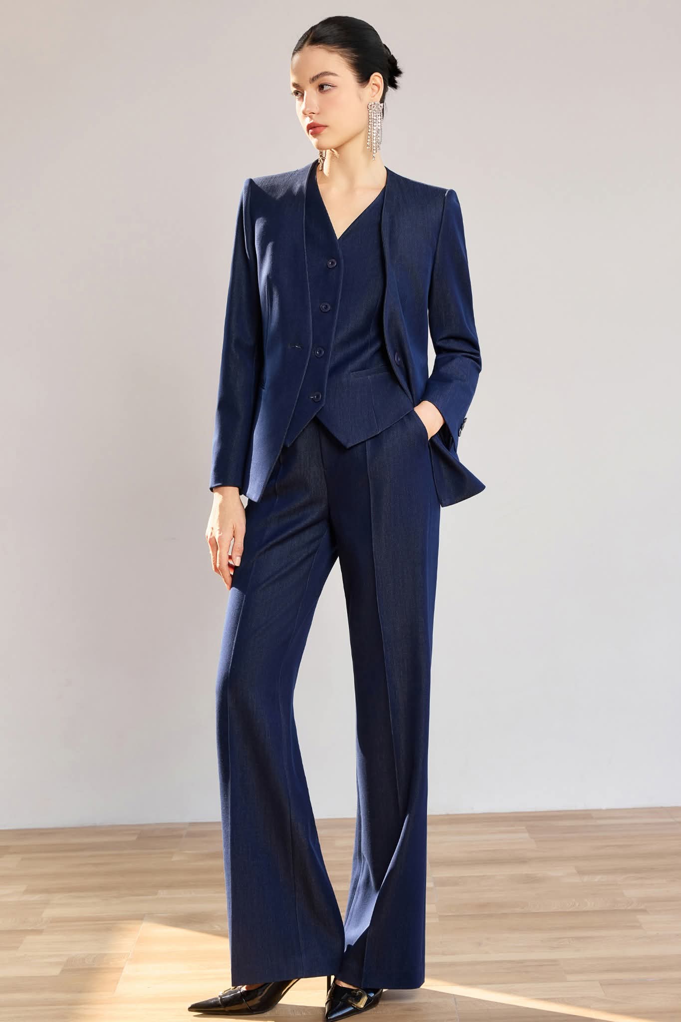 The Kensington Three-Piece Collar-Free Suit – Navy-3