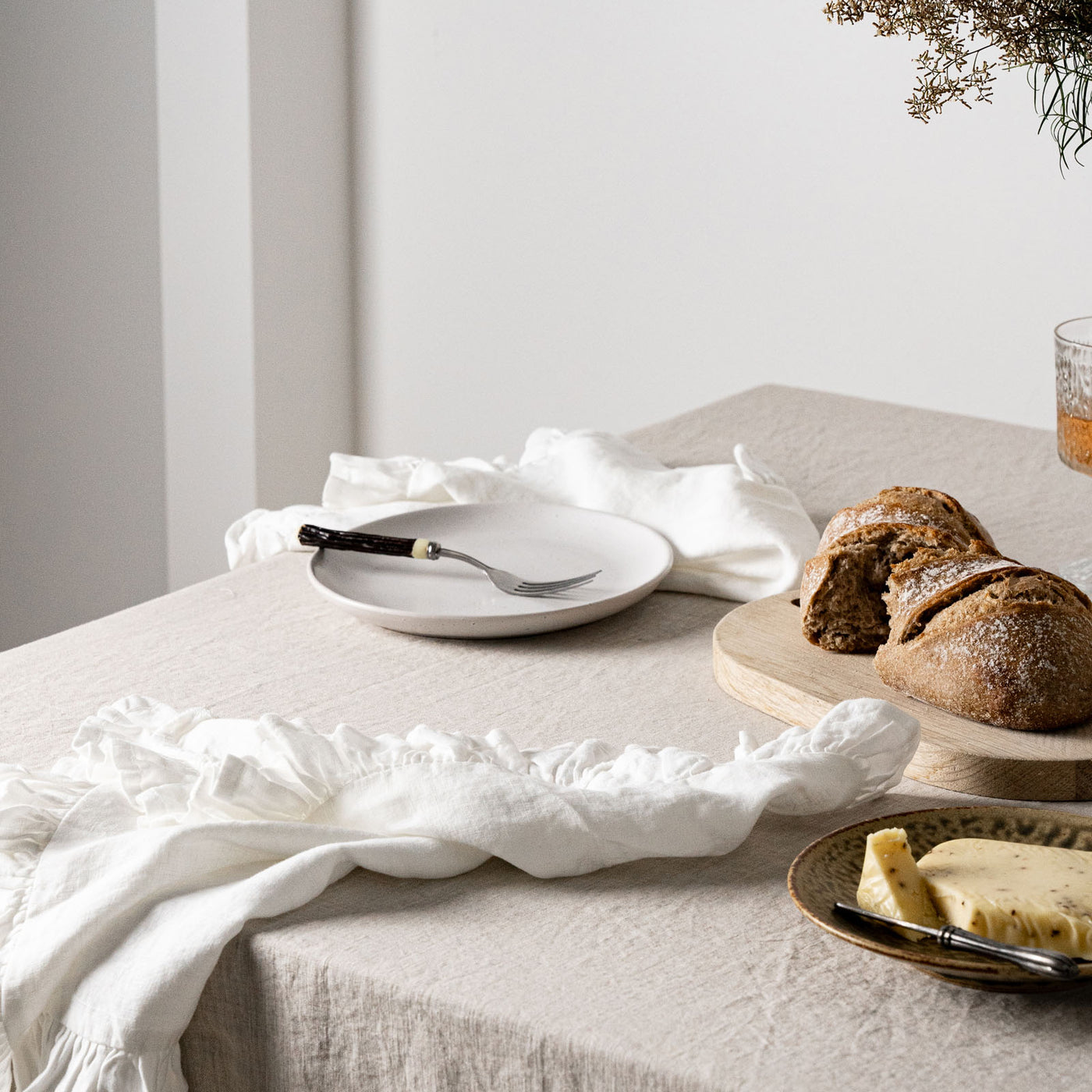 White Linen Napkin Set Ruffles-3