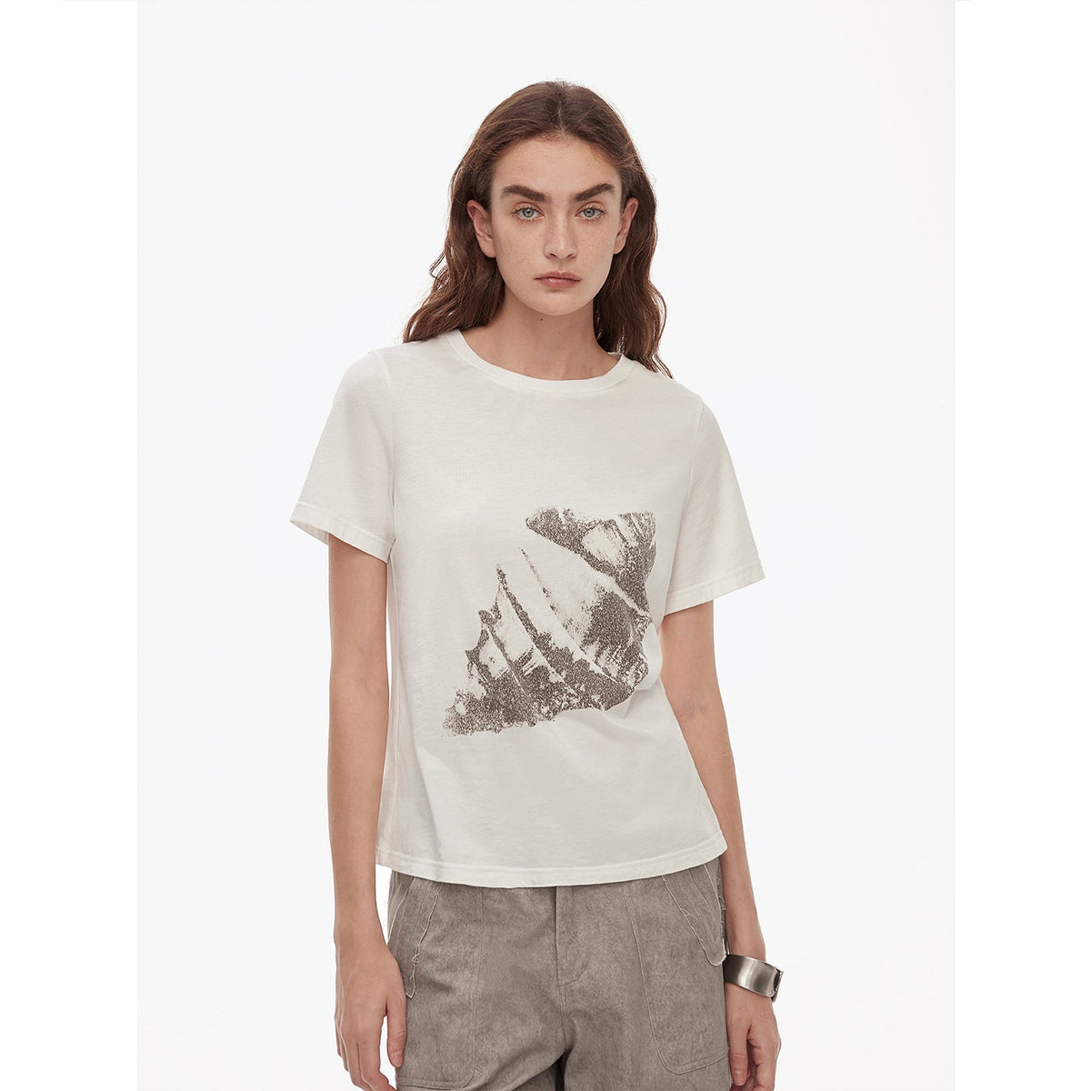 Fashionable and slim fit, all-season original printed, tailored hourglass-style, round neck, short waist T-shirt-4