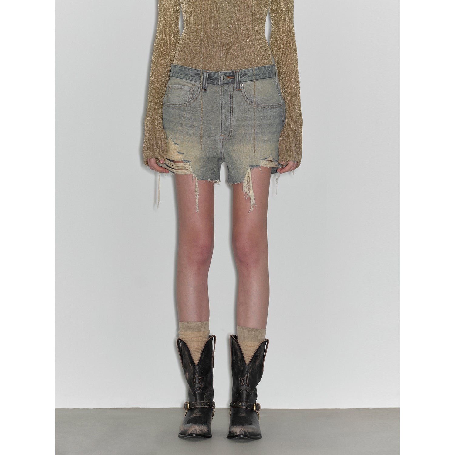 "Blue and Pink Rhythm" Retro and fashionable A-line silhouette, ripped and slim-fitting denim shorts-1