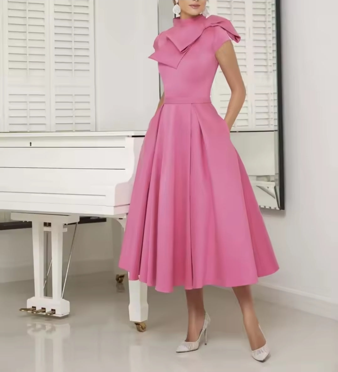 The bow-embellished retro bridal dress-0