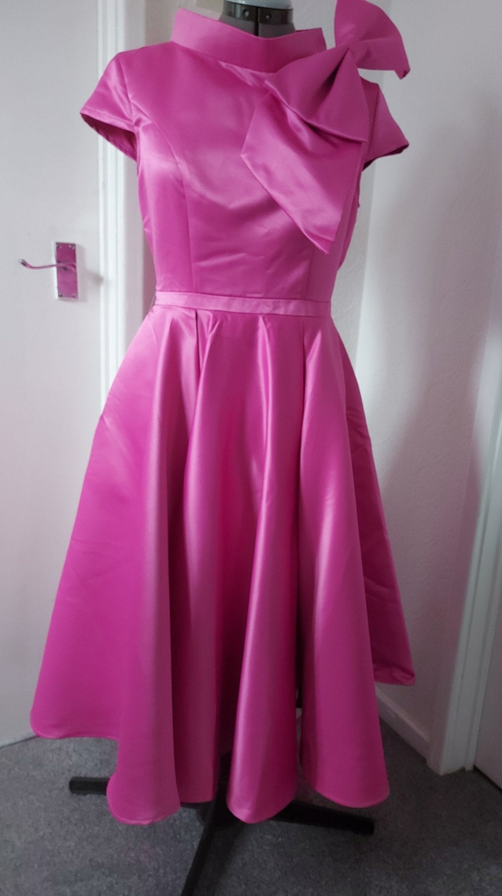 The bow-embellished retro bridal dress-4