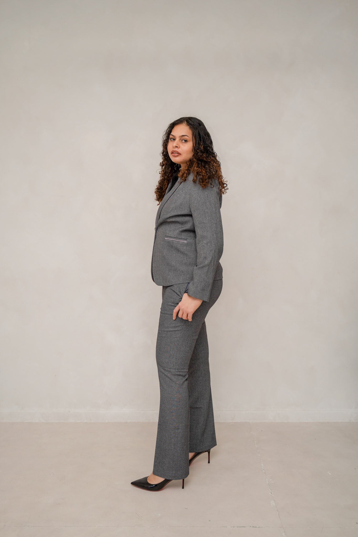 The slate grey 3-piece power pantsuit-1