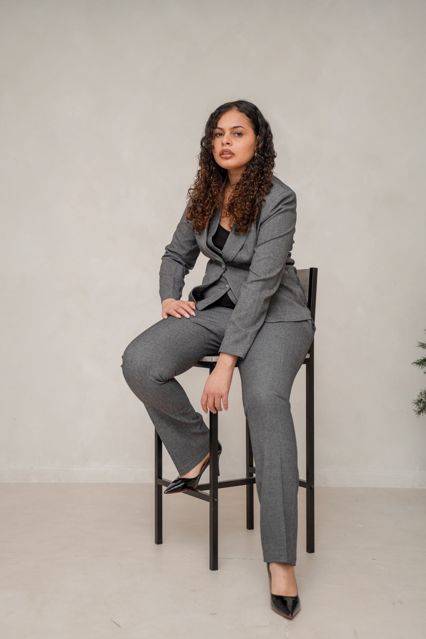 The slate grey 3-piece power pantsuit-3