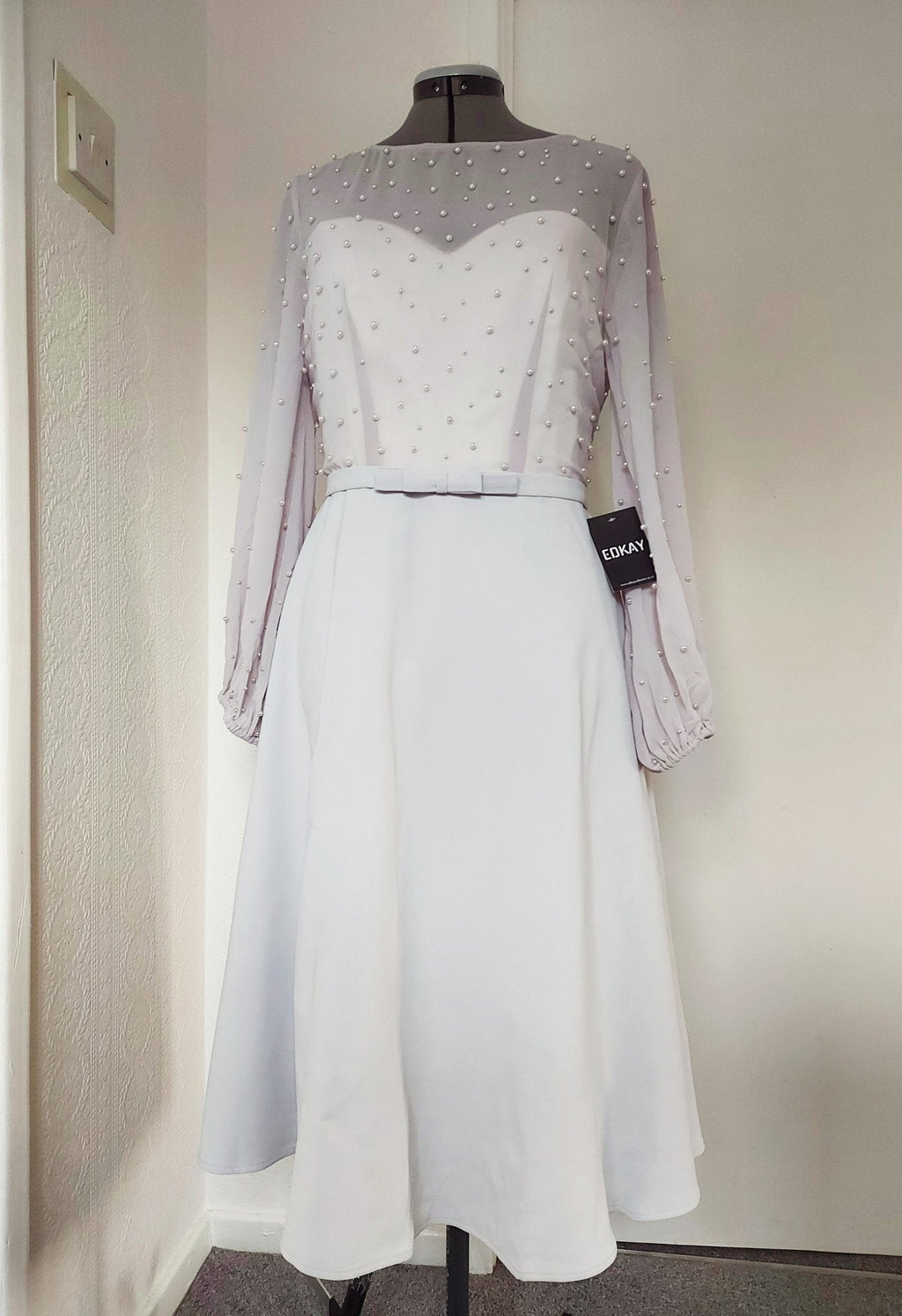 The pearl-embellished ball sleeves mum dress-4
