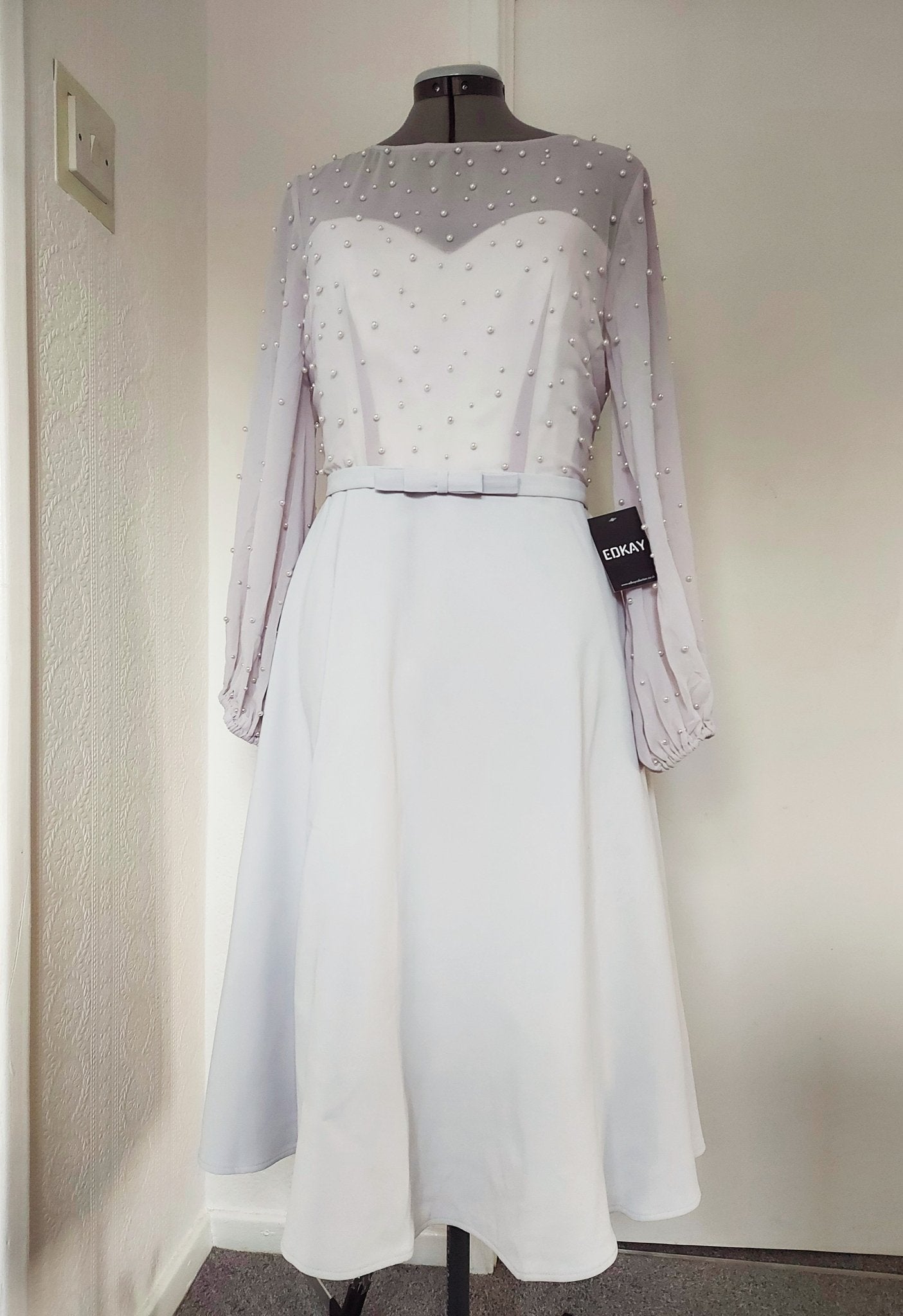 The pearl-embellished ball sleeves mum dress-4