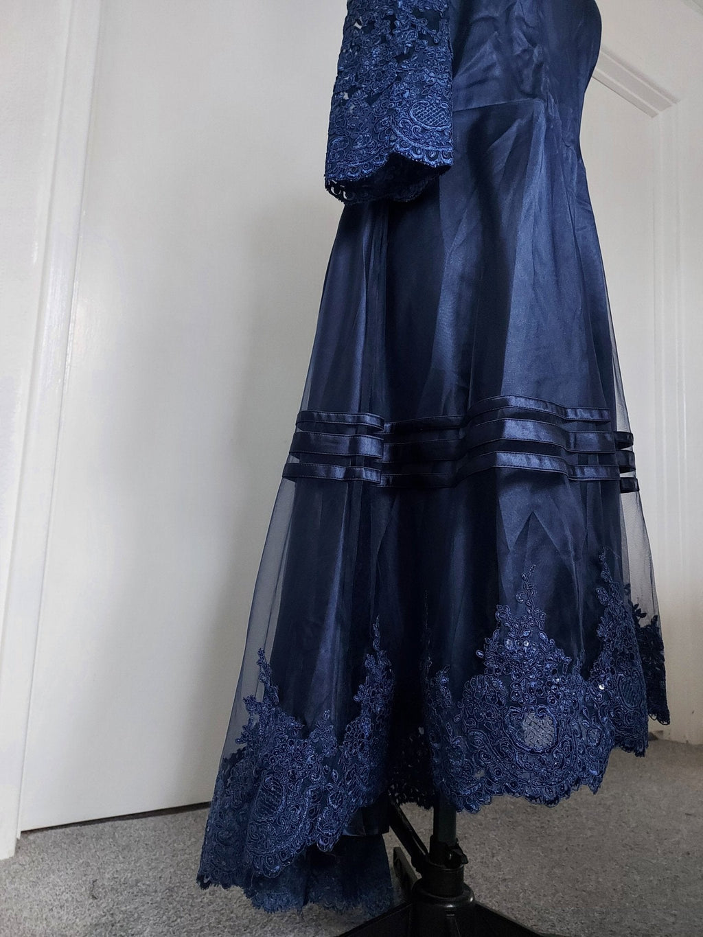 The midnight fold collar high-low mum dress-4