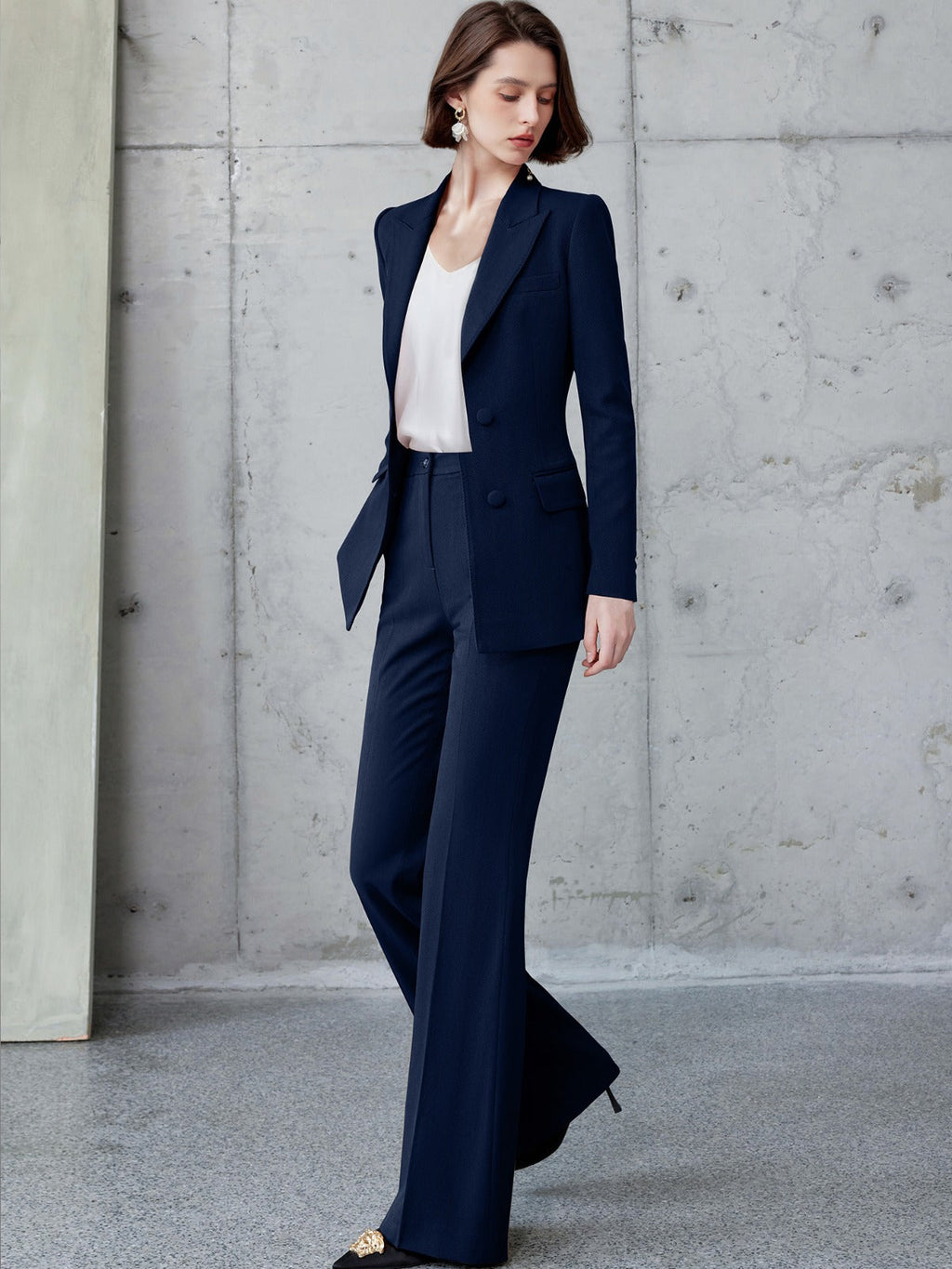 The redefined wide-leg navy pantsuit-3