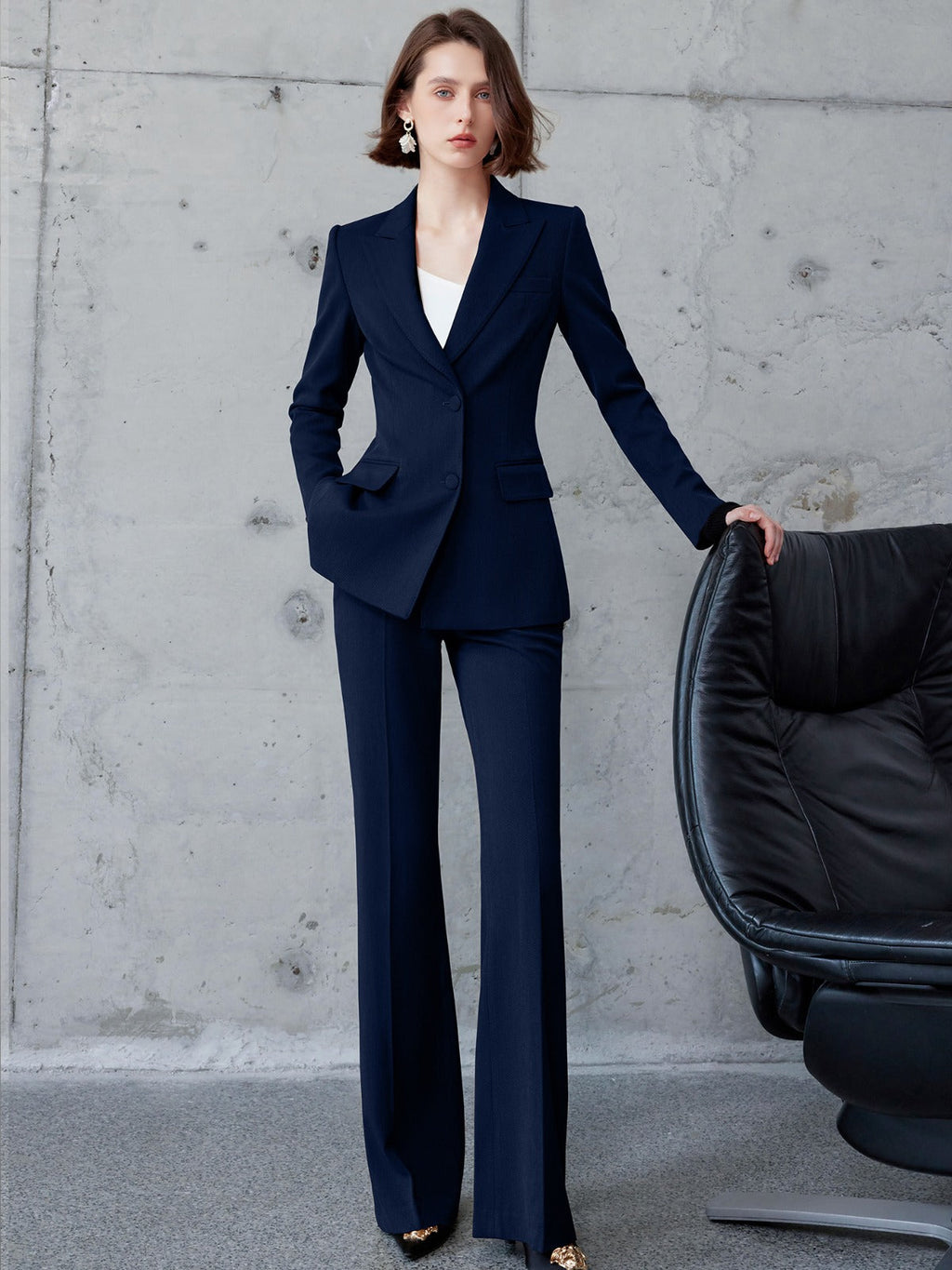 The redefined wide-leg navy pantsuit-2