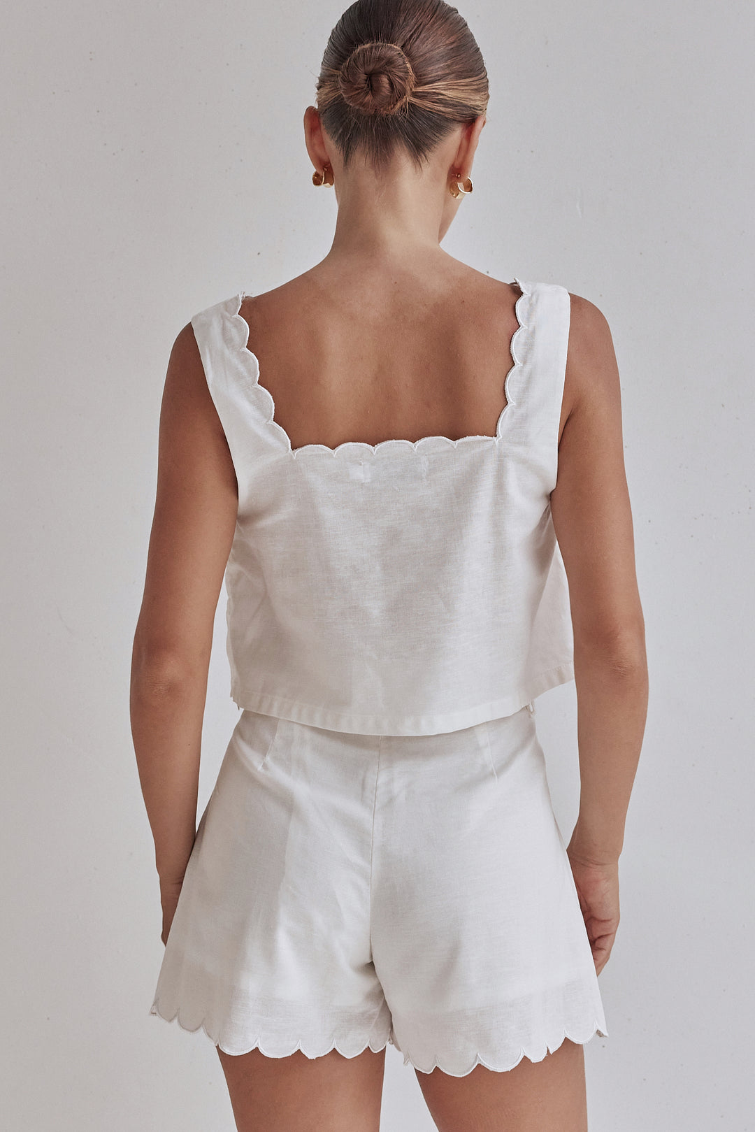 White Linen Crop Top with Scalloped Hem – Minimal & Elegant-3